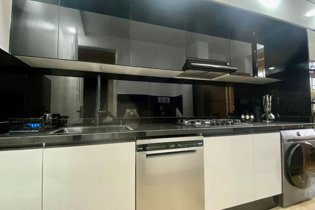 Chic Entre Rrice & Moevenpick, Acces